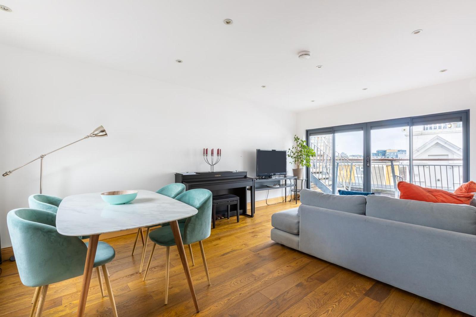 Luxury Penthouse In Apartment *