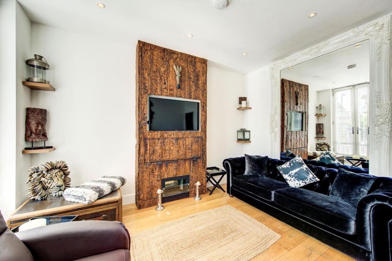 Holiday home Stunning 4 Bedroom, 3 Bathroom House With Private Hottub & Gym - Escape London, In Lonon *