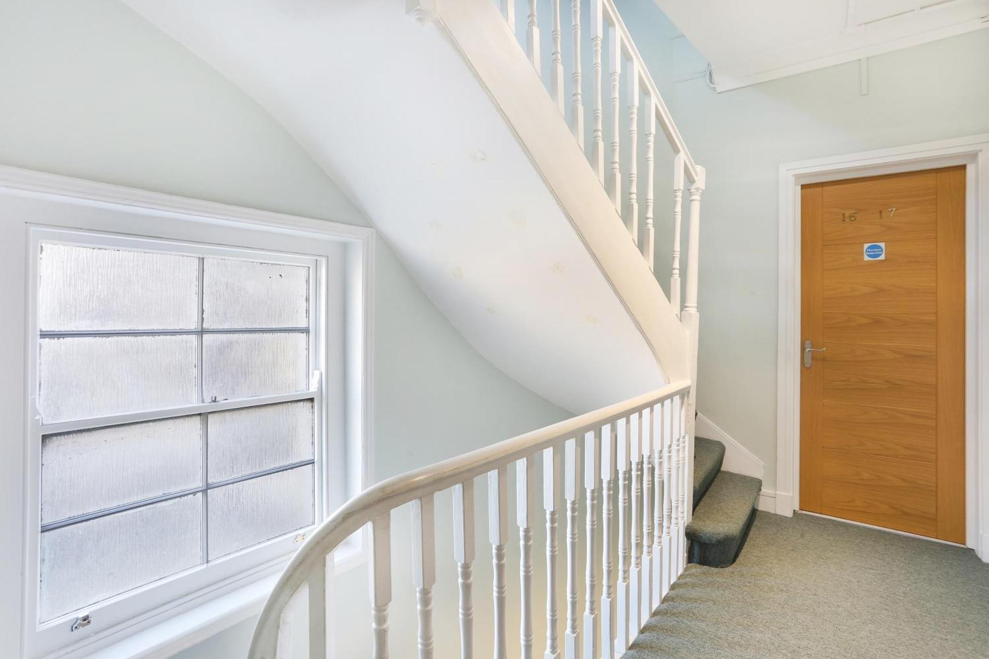 Beiroom Hyde Park Apartment London