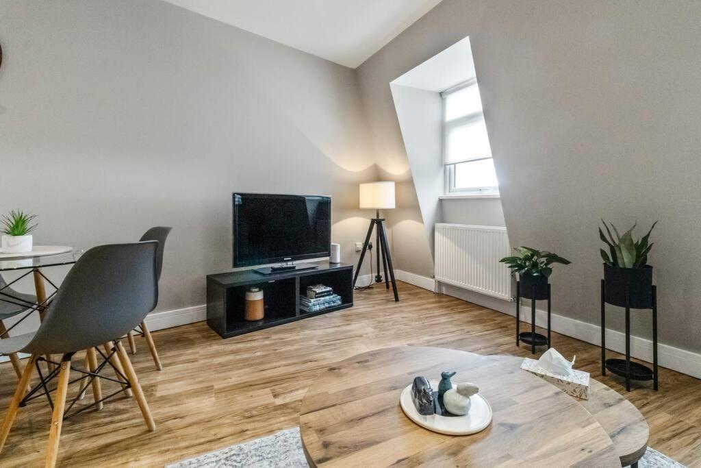 2 Bedroom Flat, Wembley Stadium Apartment London