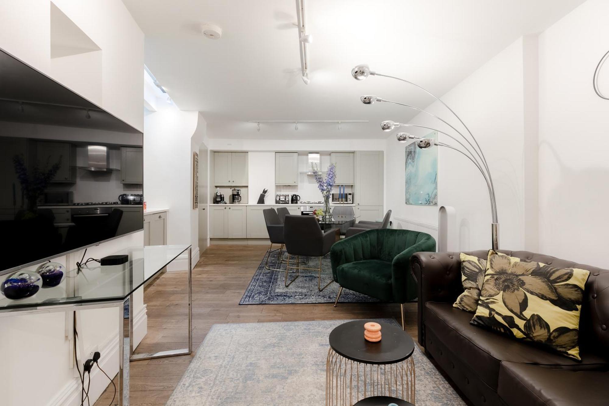 Rare Find Off Oxford St! Soho 5bed Design House For Xxl Groups Apartment London