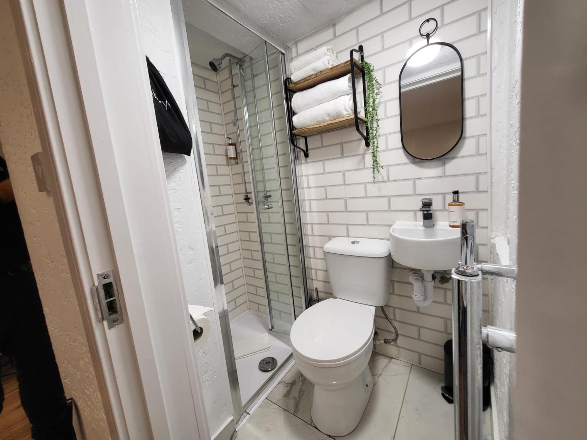 Innit Townhouse Apartment London