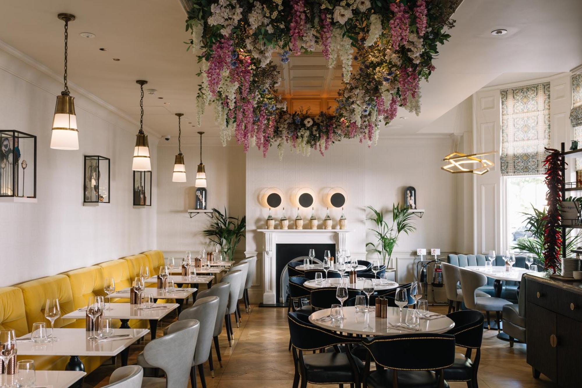 100 Queen's Gate London, Curio Collection By Hilton London