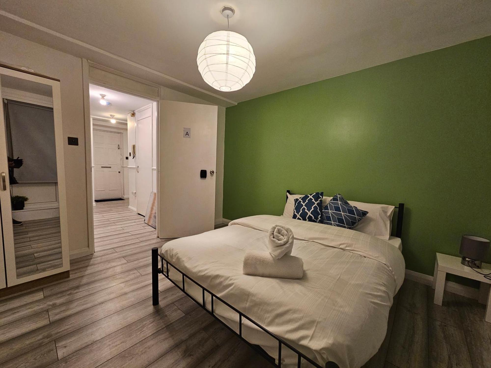 Guest house Mile End *