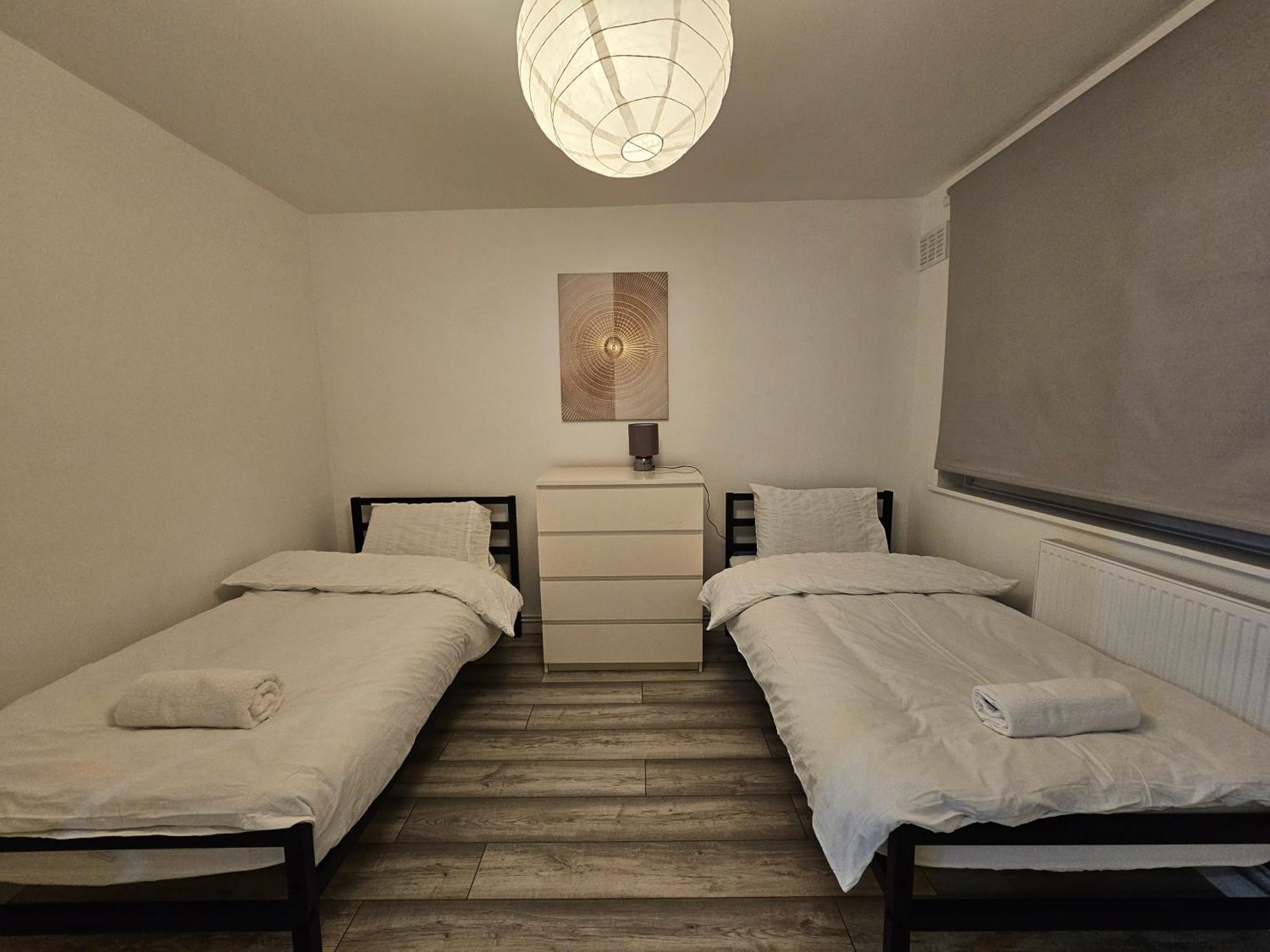 Guest house Mile End
