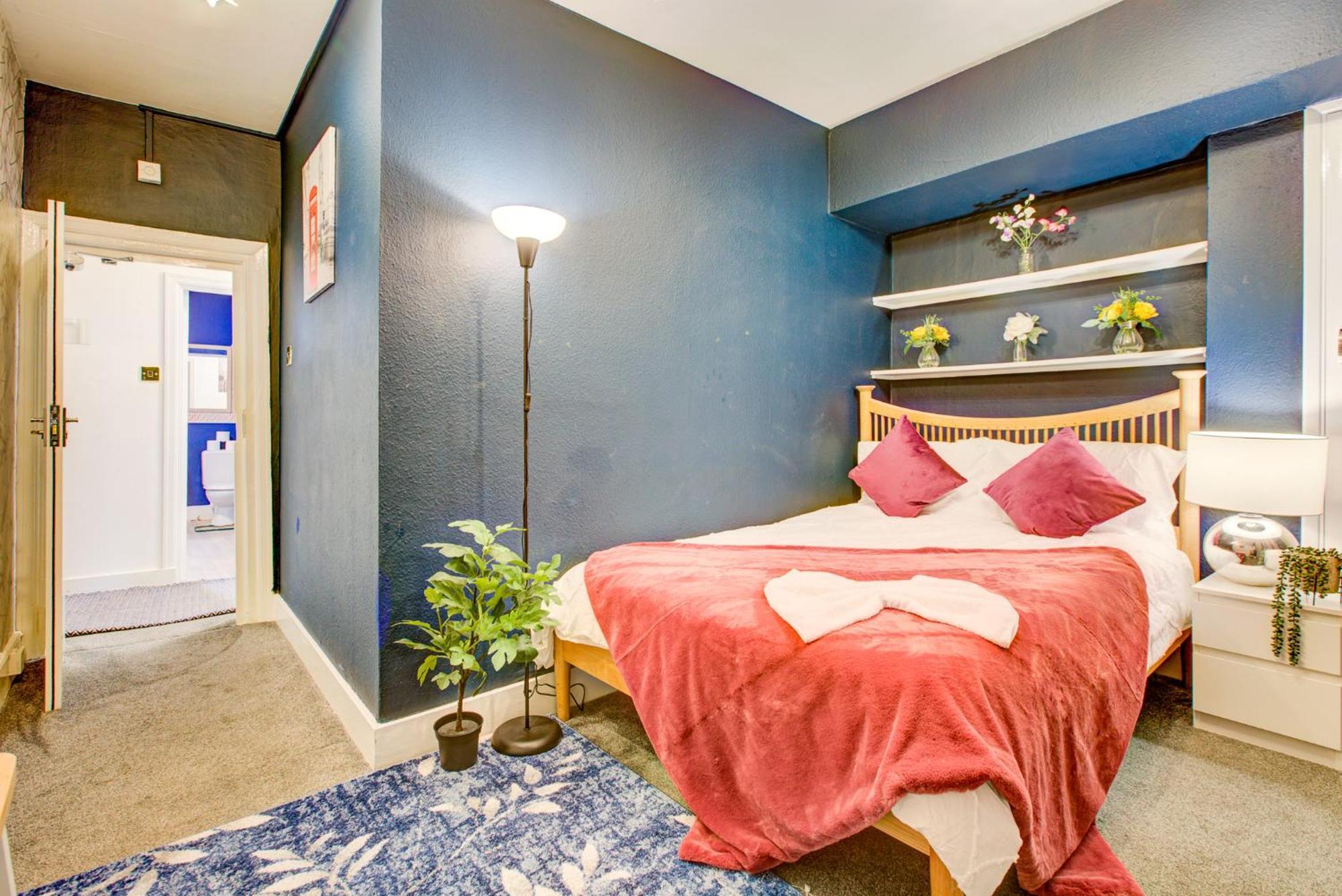 Apartment 2 Bedroom And Living In