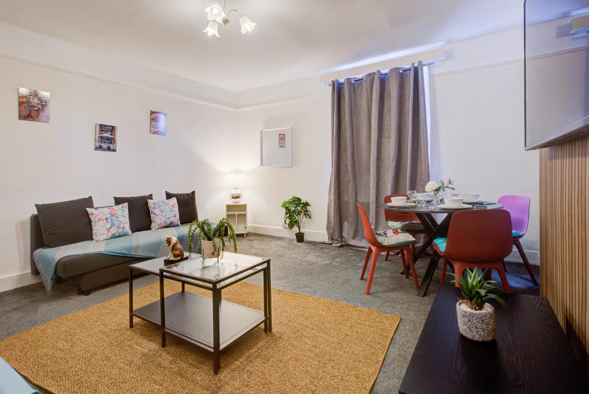 2 Bedroom And Living In * London