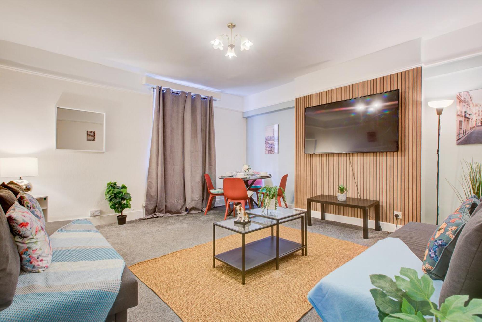 Apartment 2 Bedroom And Living In