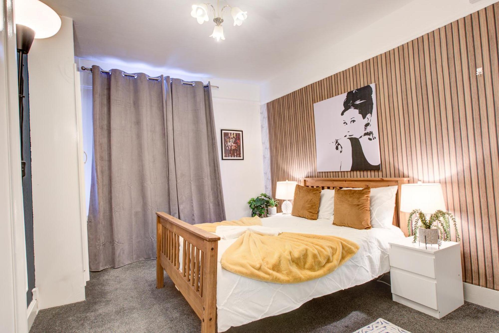 2 Bedroom And Living In Apartment London