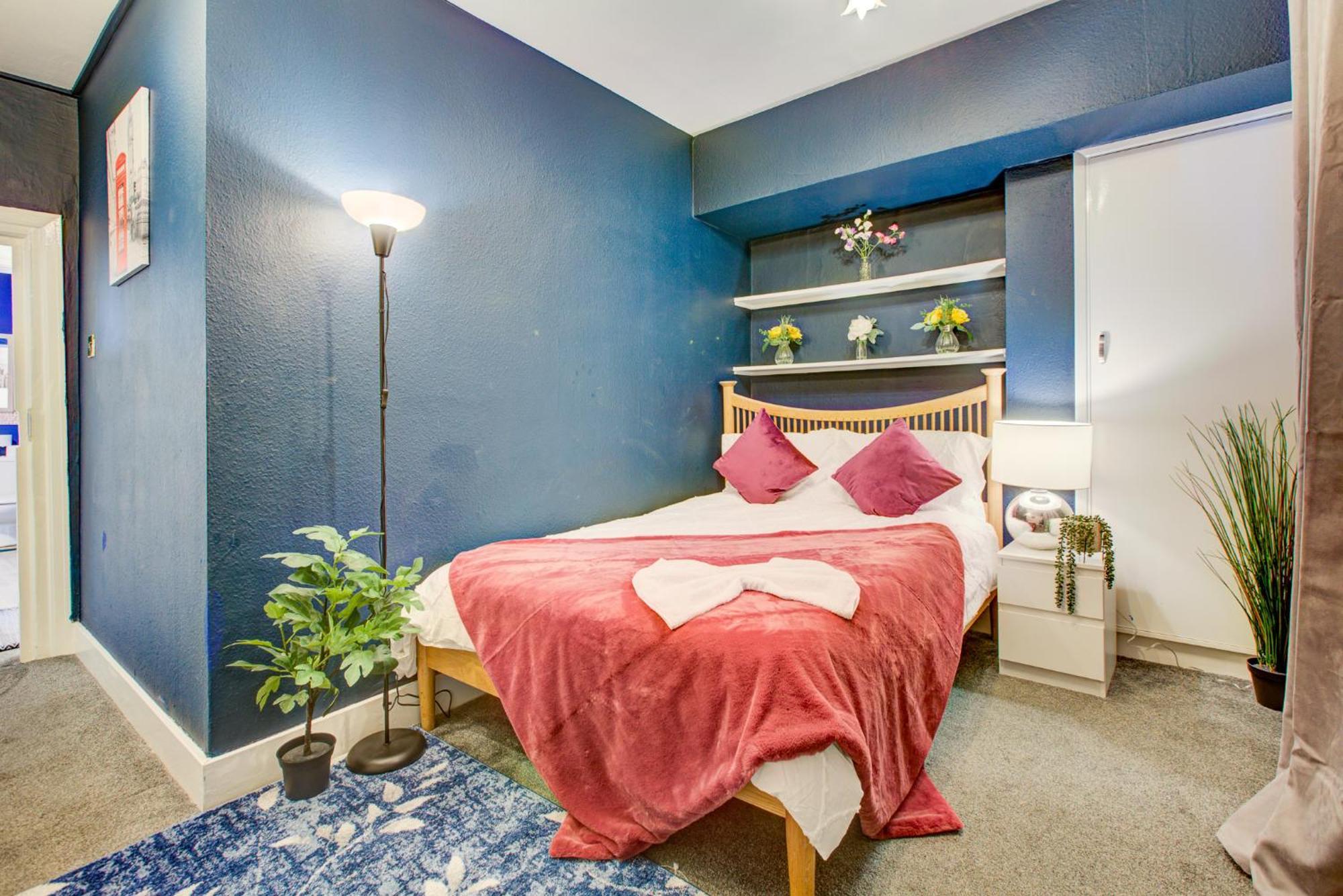 2 Bedroom And Living In * London