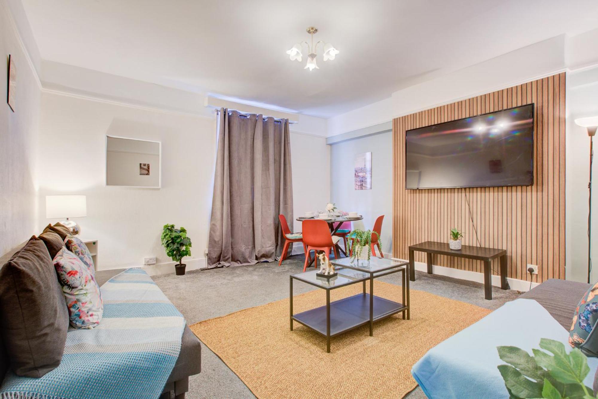 2 Bedroom And Living In Apartment