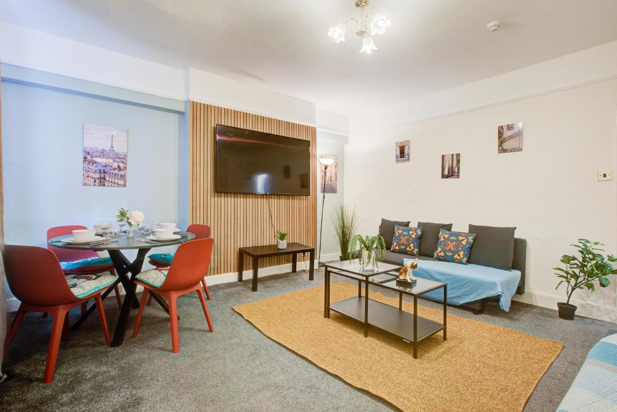 Apartment 2 Bedroom And Living In *