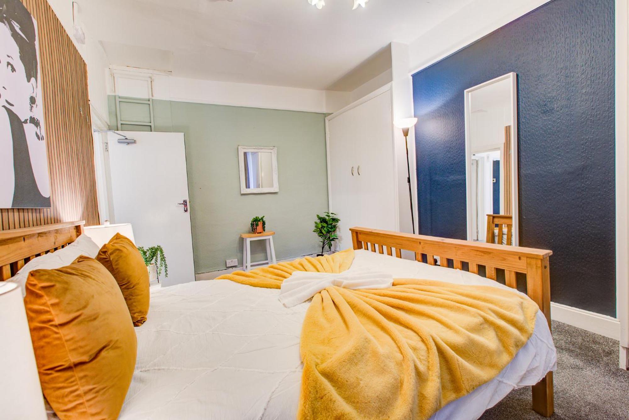 2 Bedroom And Living In Apartment *