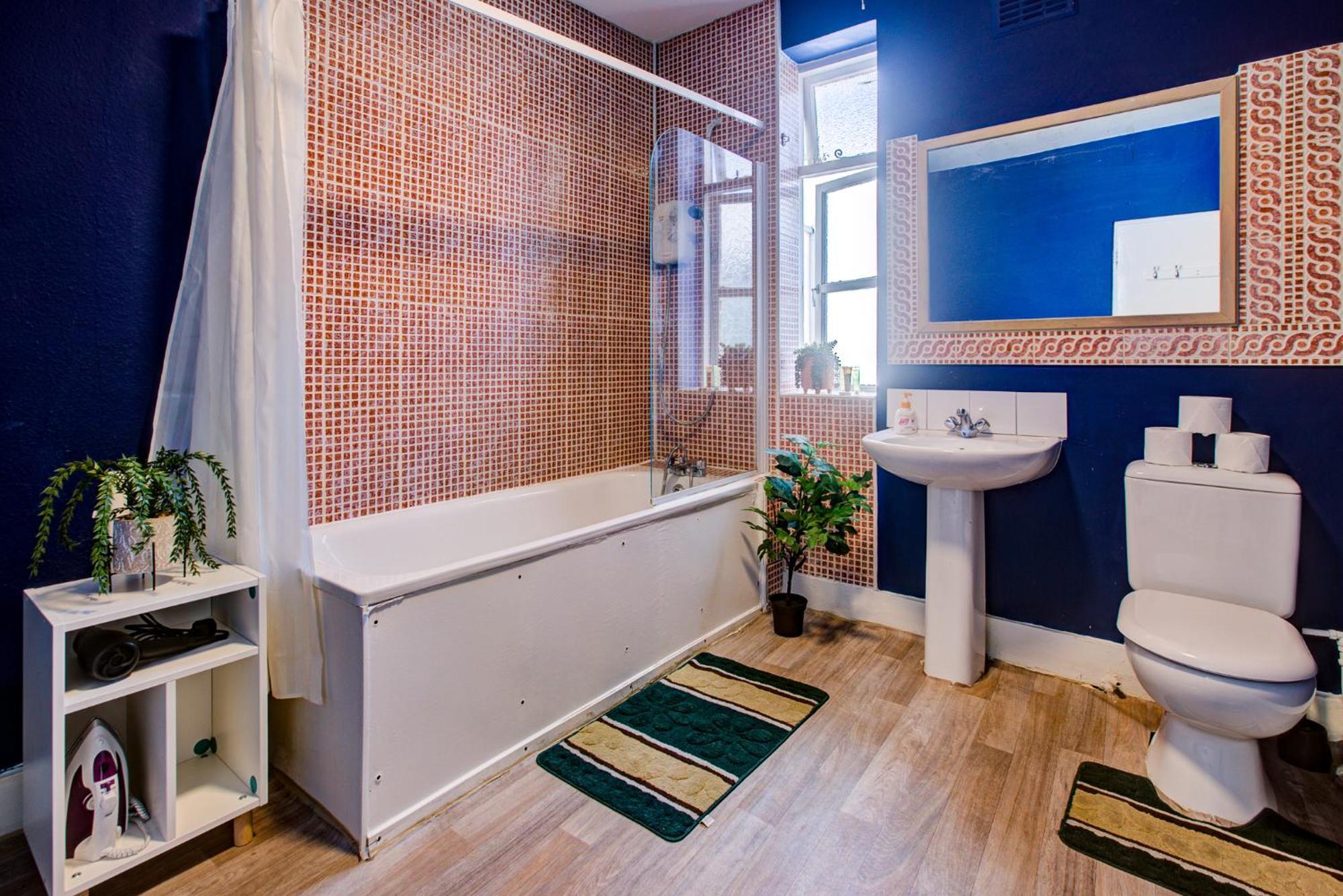 Apartment 2 Bedroom And Living In London