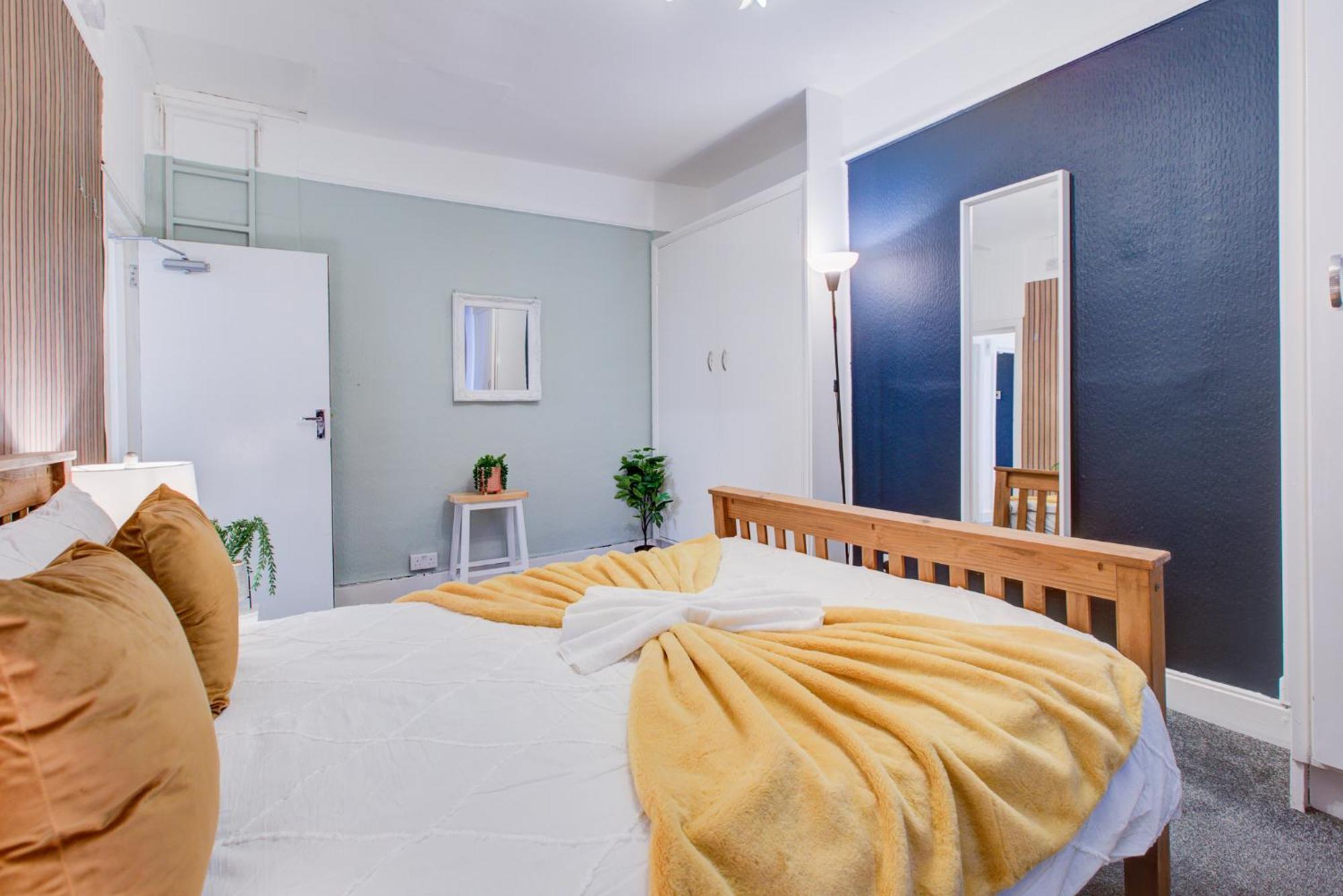 2 Bedroom And Living In * London