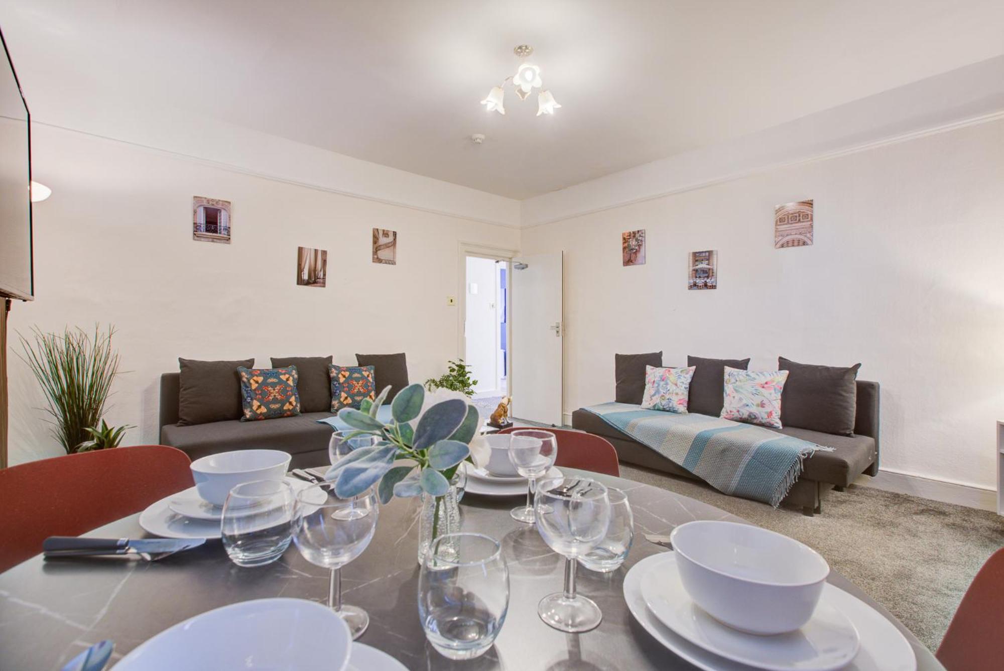 2 Bedroom And Living In * London