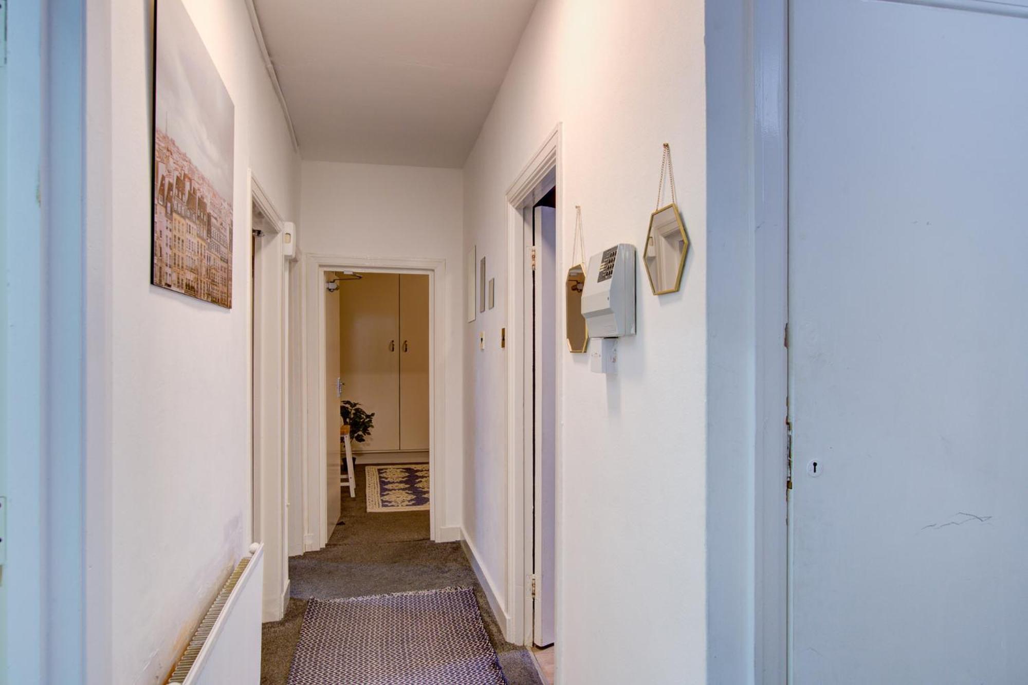 Apartment 2 Bedroom And Living In