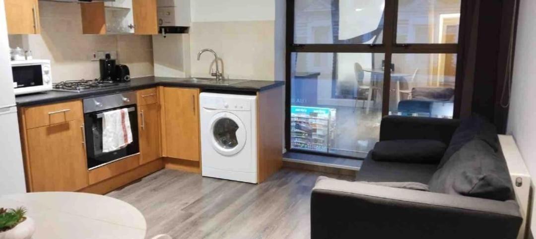 Flat 2, 419 Fulham *
