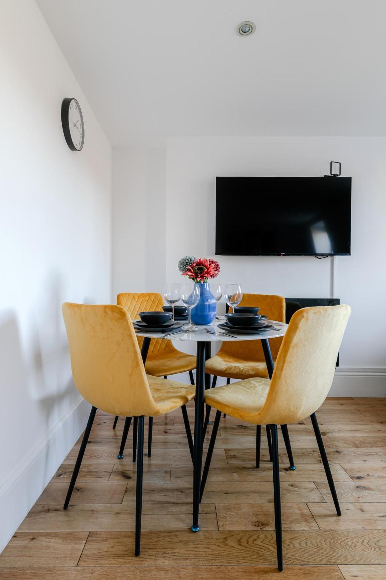 Regent's Park & Baker Street Modern Apartments!