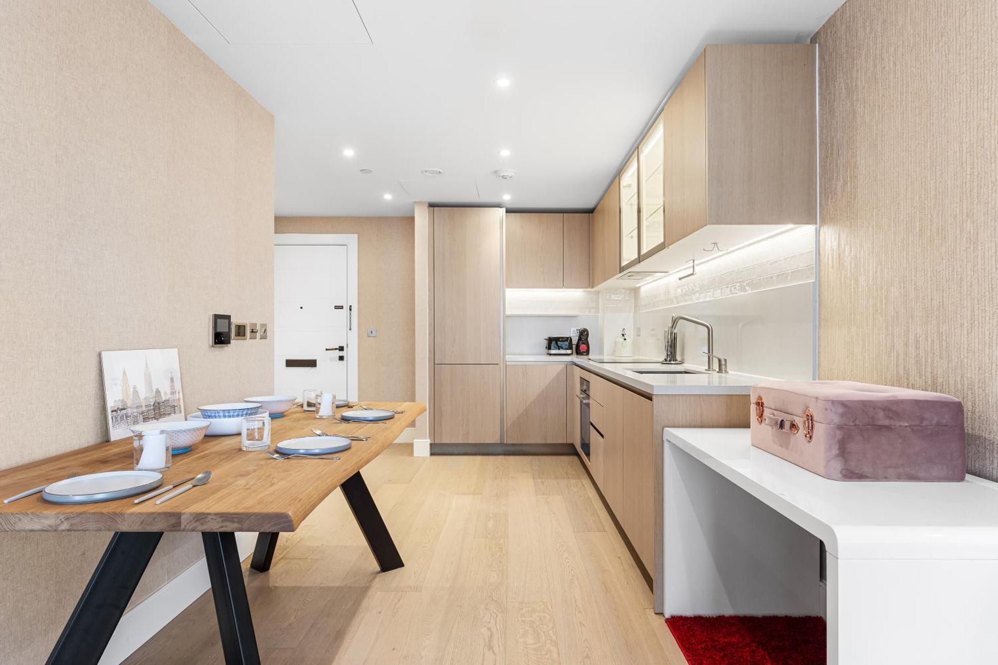 Luxury 1bdr + Balcony - Londres
