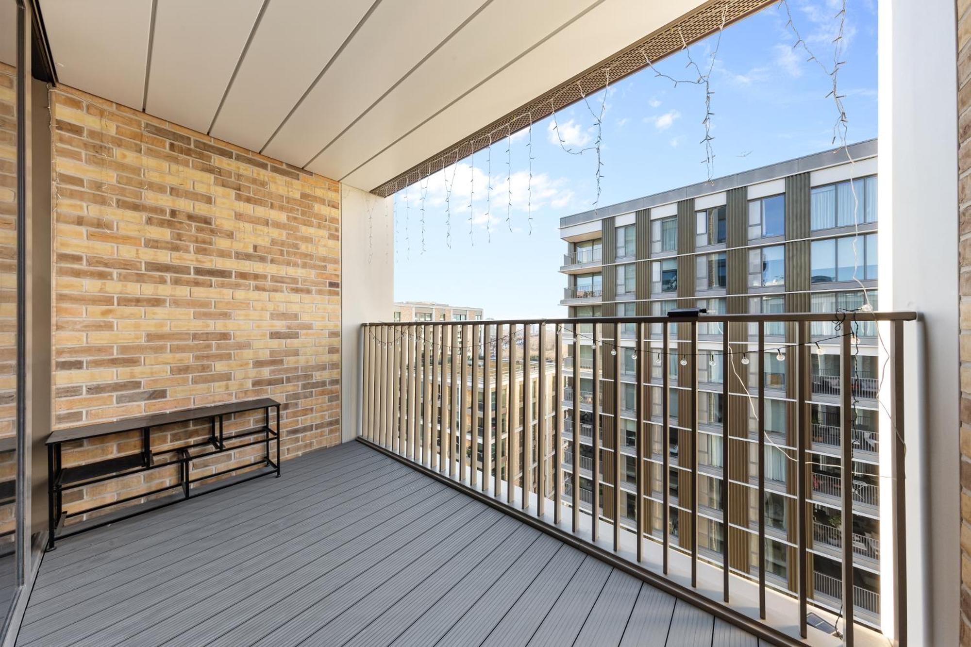 Luxury 1bdr + Balcony - * London