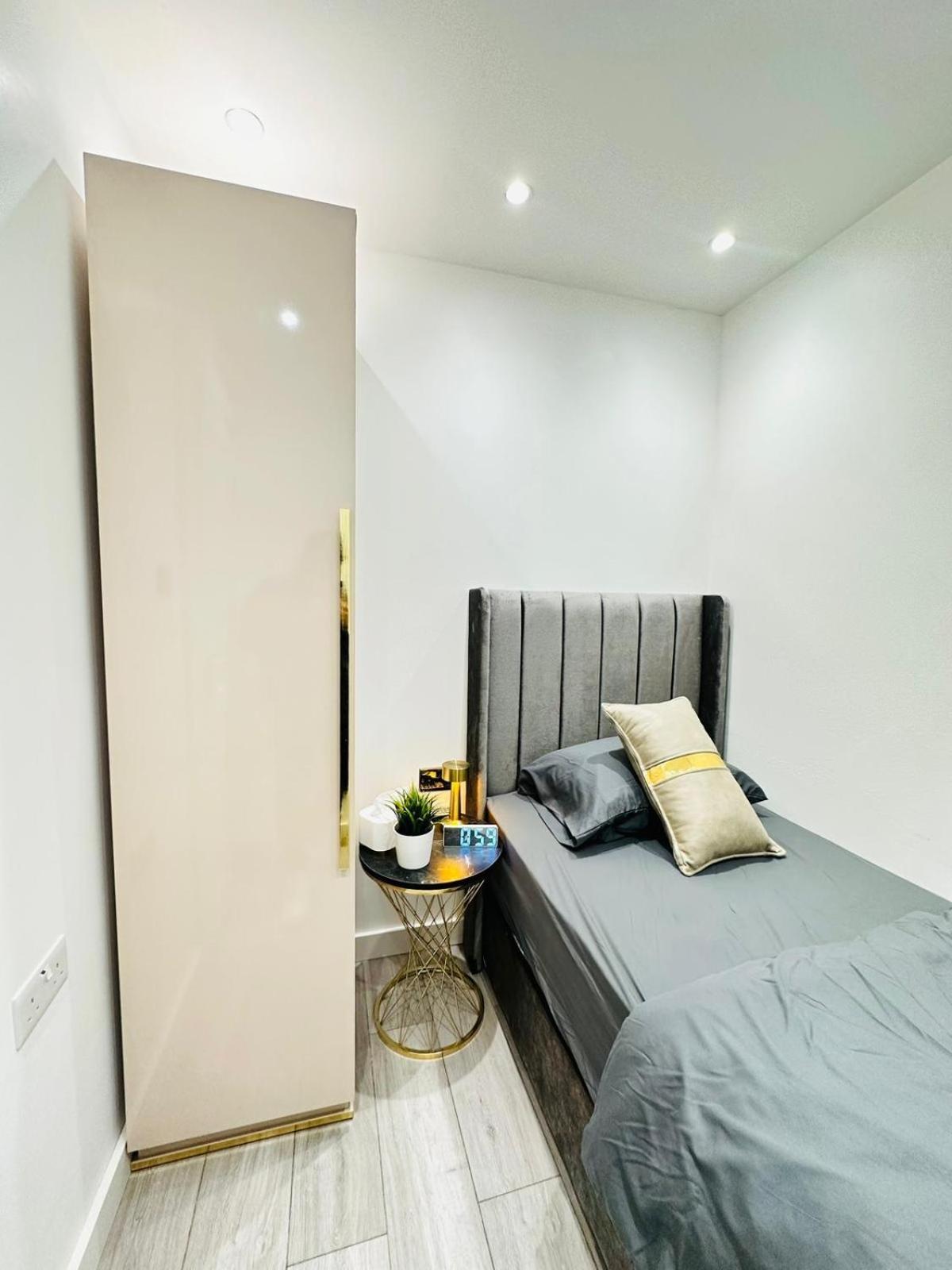 Brick Lane Apartment *