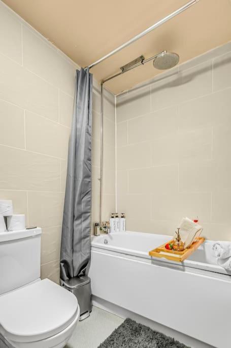 Serene With Garden View - Cozy Retreat For Couples & Solo Travellers Apartment *