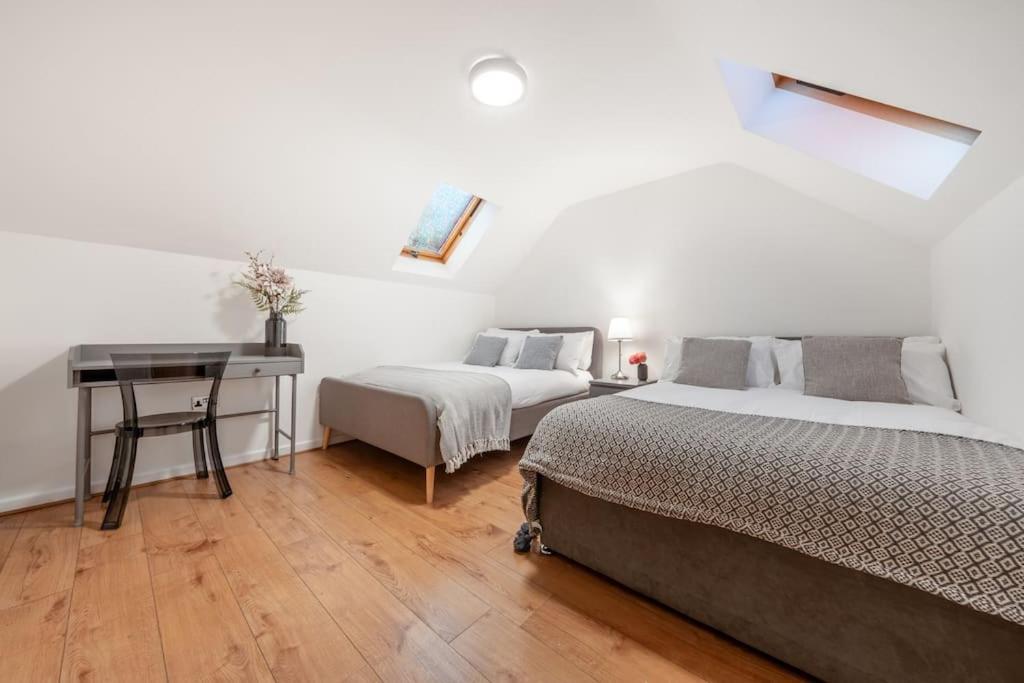 Casa de férias 4 Beds - Tooting - 20 Min To - Free Parking