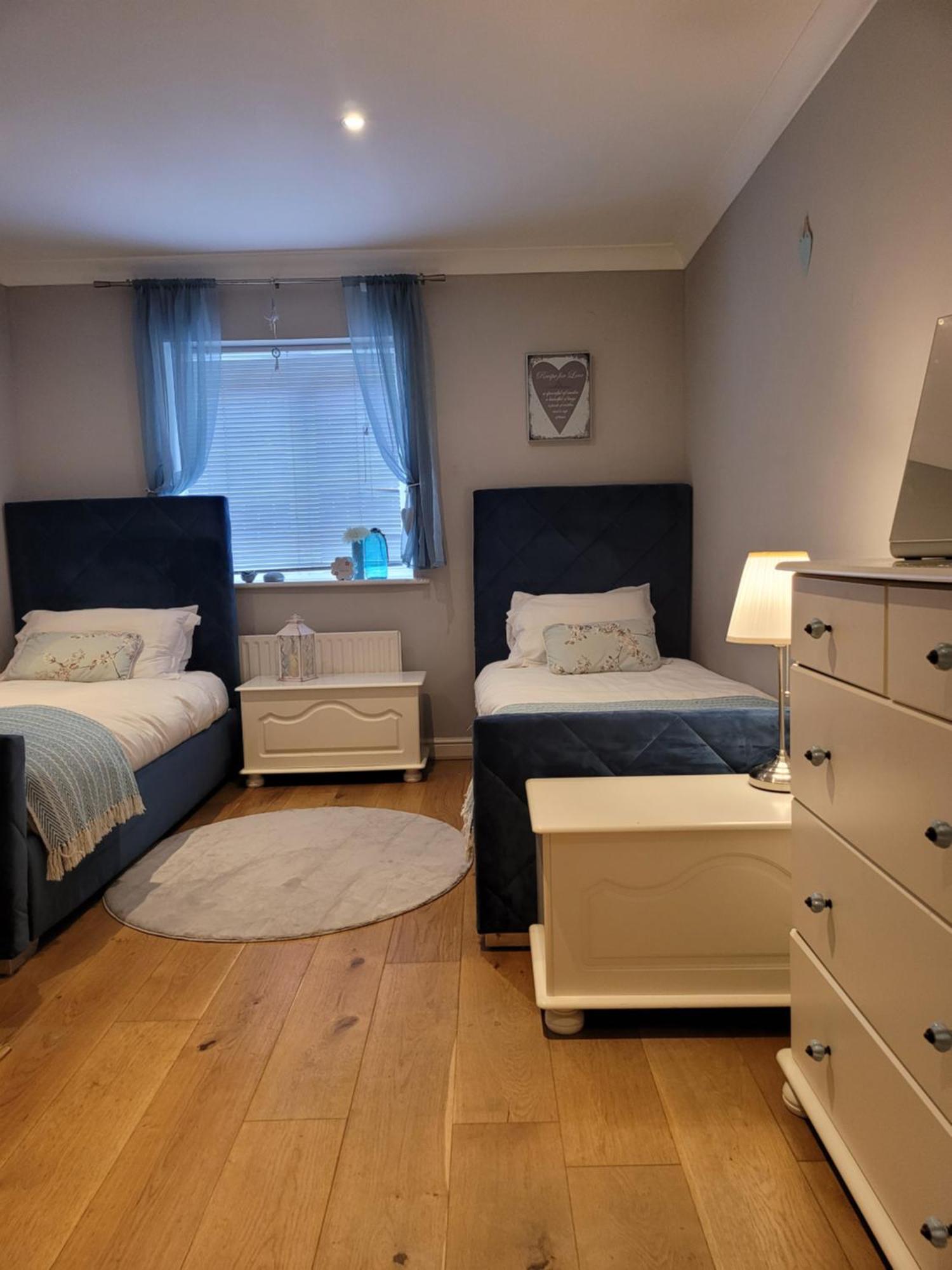 Apartment Three Bedroom By Beautiful Park London