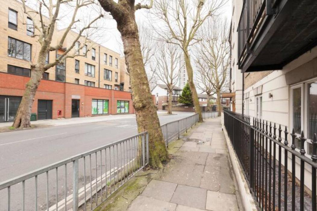 Three Bedroom By Beautiful Park *