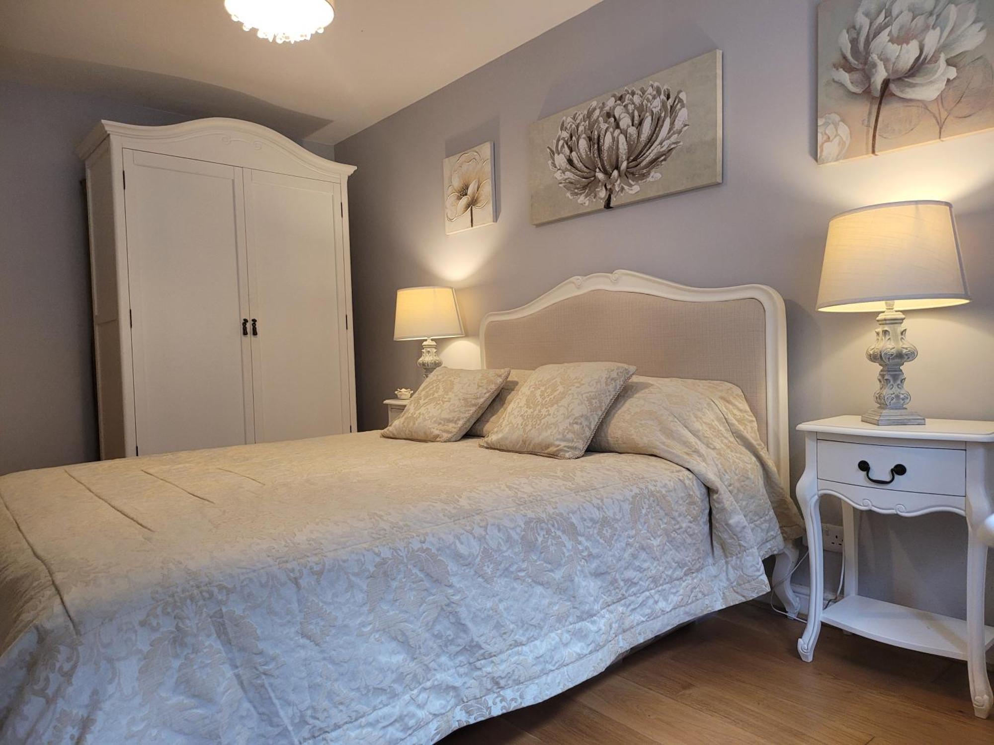 Three Bedroom By Beautiful Park Apartment London