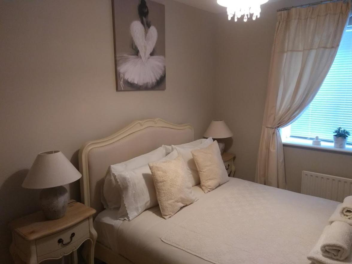 Three Bedroom By Beautiful Park Apartment *