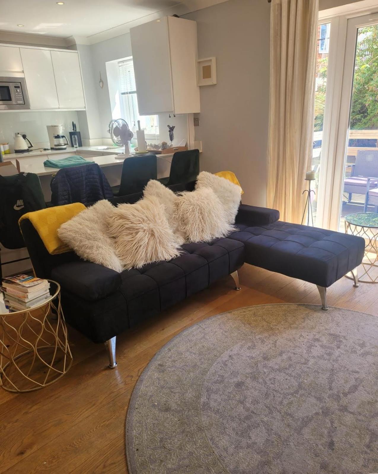 Apartment Three Bedroom By Beautiful Park