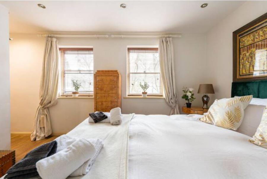 Apartamento Super Beautiful Three Bedroom Londres