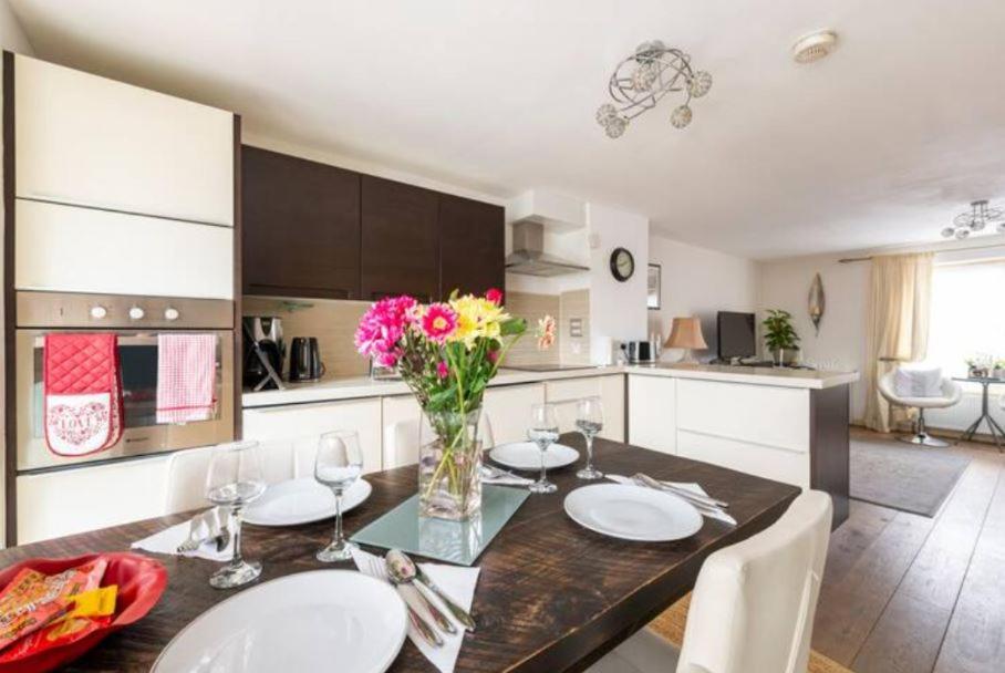Super Beautiful Three Bedroom Apartamento