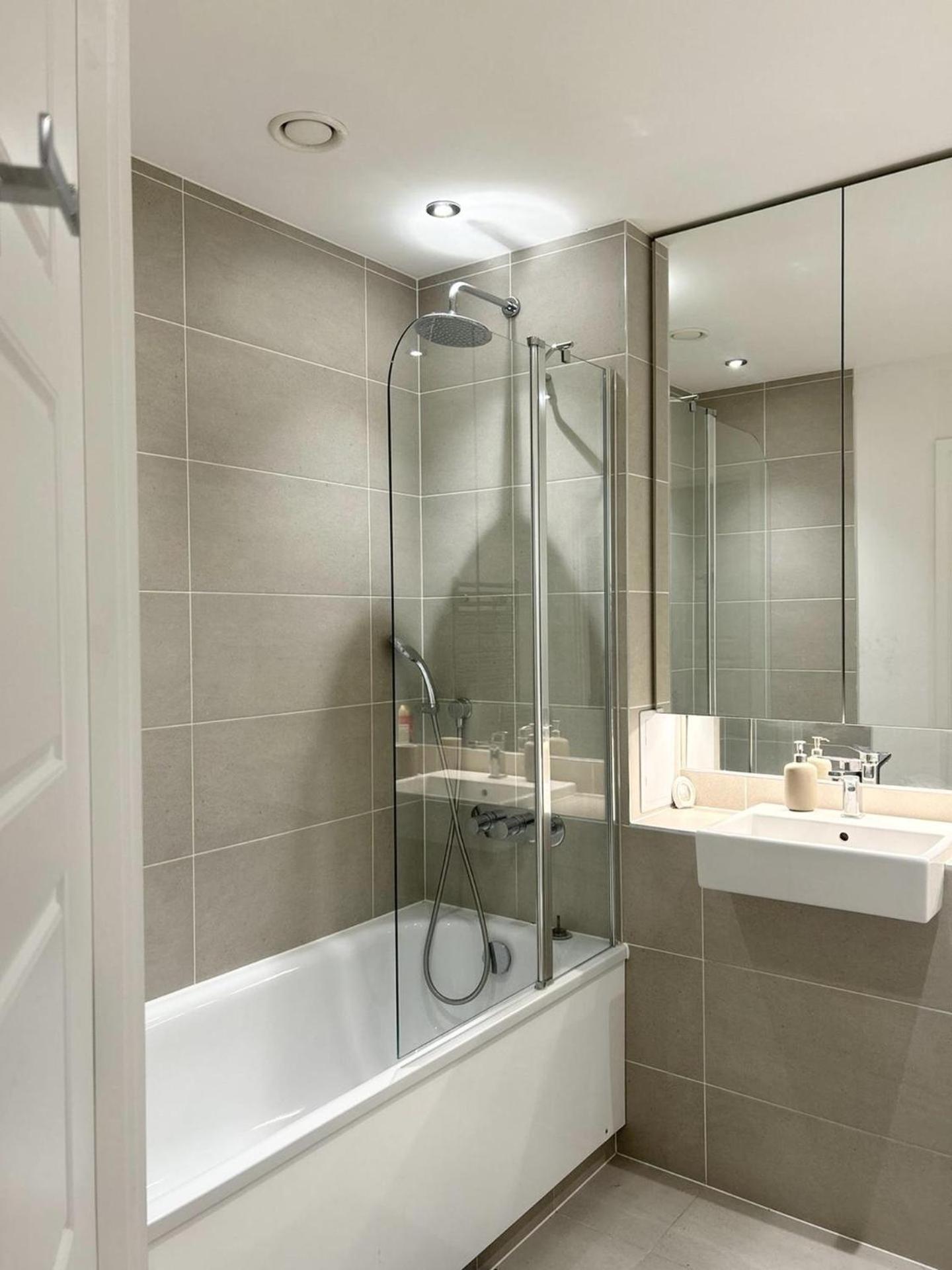 Beautiful 2-bed High Rise In Royal Wharf London