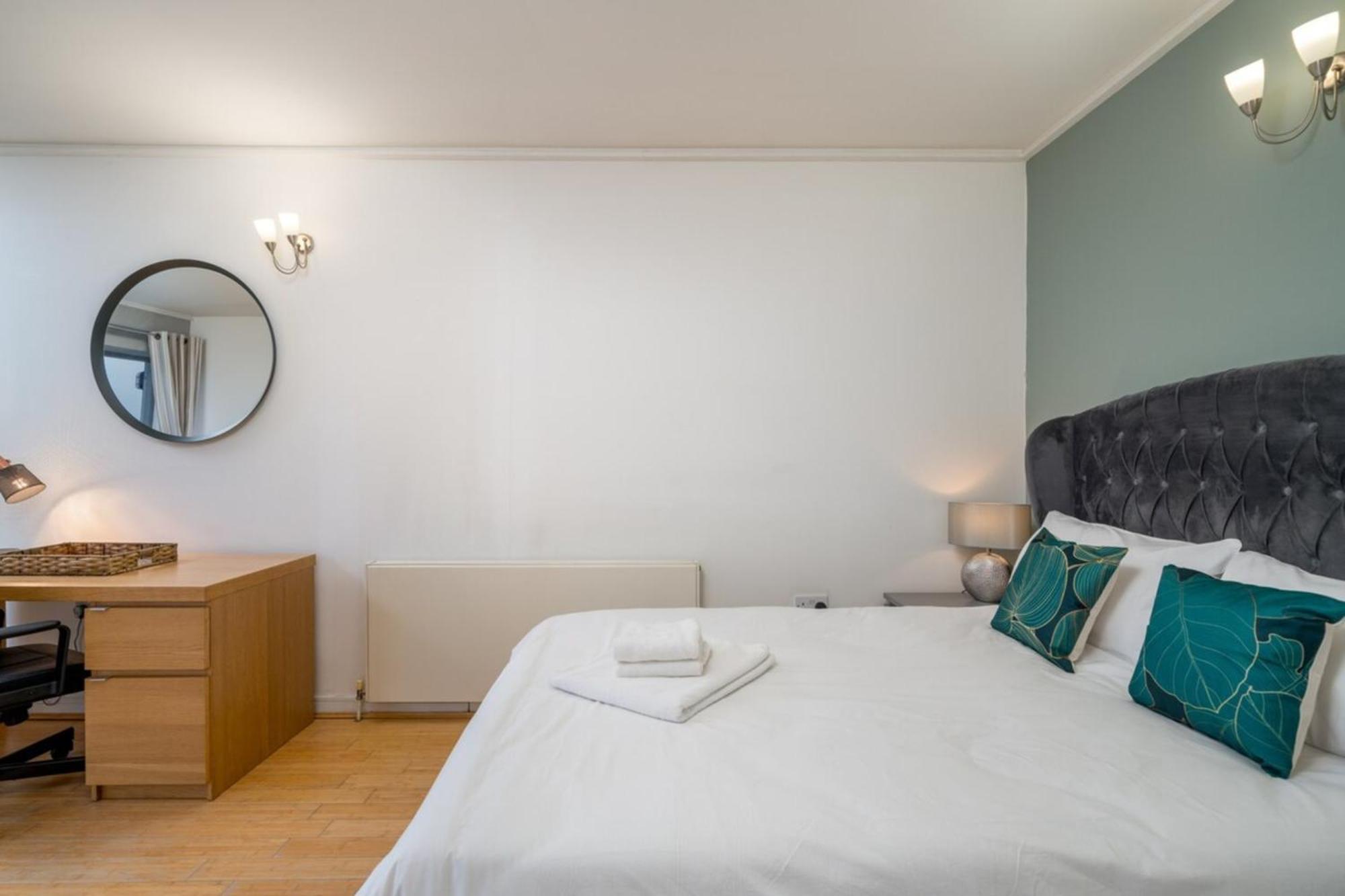 Lovely 3bd Flat, Parking, Sleeps Six Close To O2 Apartamento
