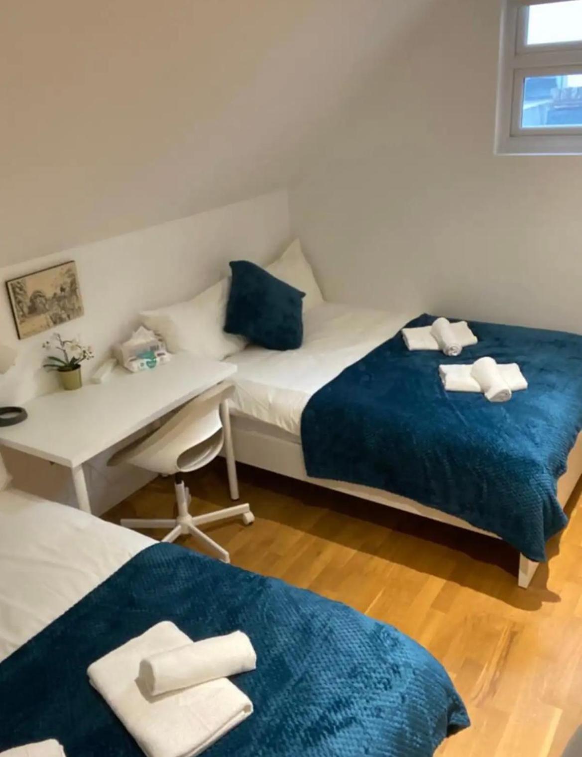 Lovely Private In Euston, * Londres