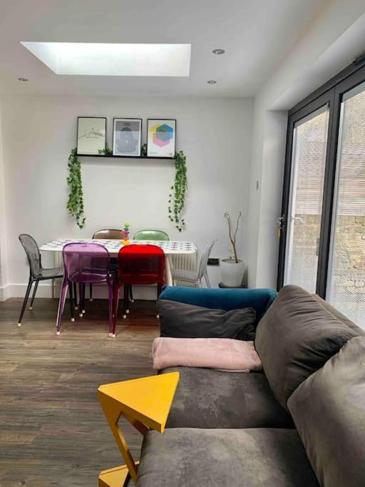 2 Bedrooms With Private Garden Walking Distance To Underground Ideal For Families Apartment