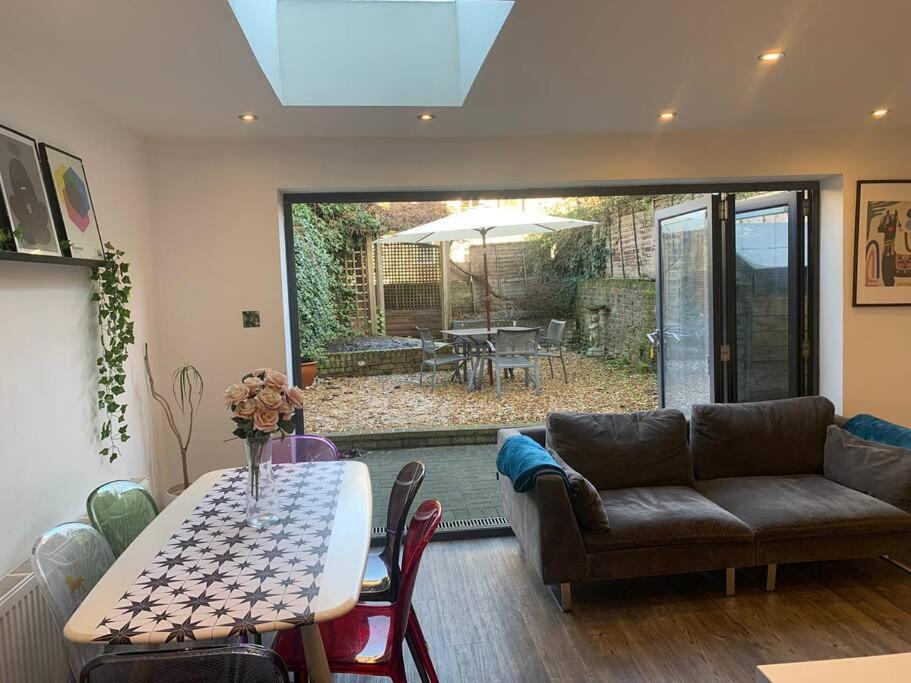 2 Bedrooms With Private Garden Walking Distance To Underground Ideal For Families * London