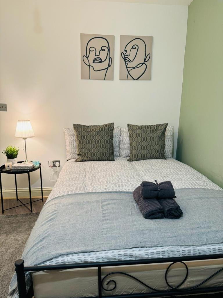 Willesden J Guest 4 * London