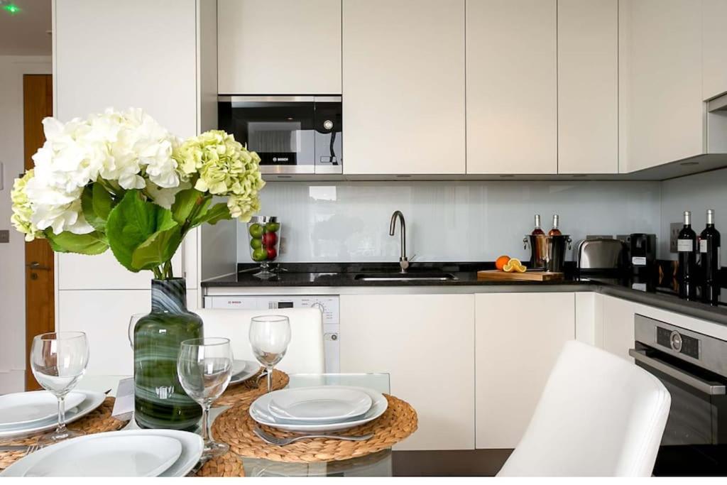 Lovely 2 Beds Flat - A/c - Lift. London
