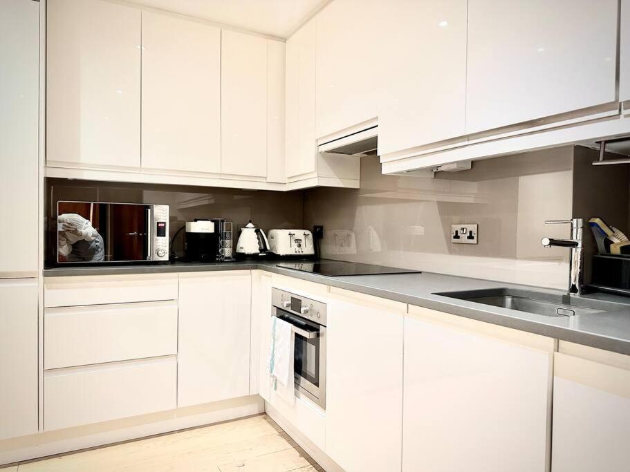 Modern 2 Bedroom In Central Apartamento
