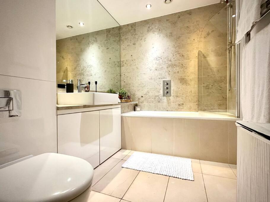 Modern 2 Bedroom In Central Apartment London