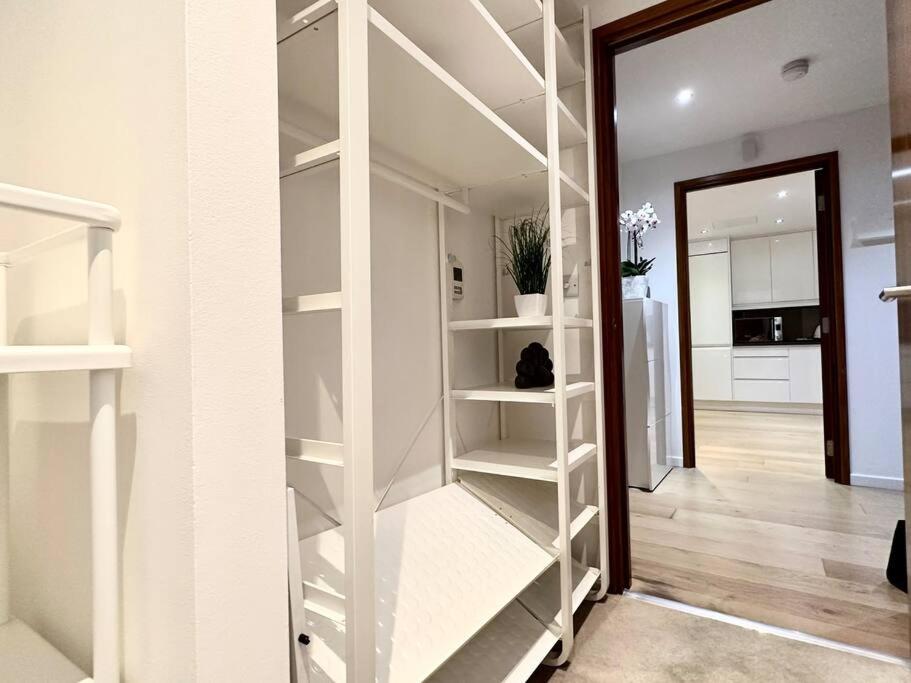 Modern 2 Bedroom In Central * Londres