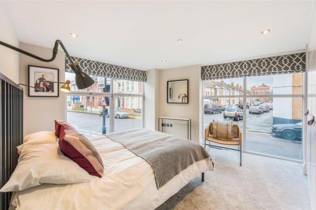 Fulham Townhouse, 2 Baths, Parking, Breakfast Apartment *