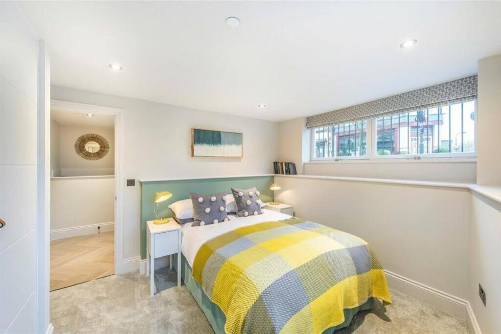 Fulham Townhouse, 2 Baths, Parking, Breakfast Apartment *