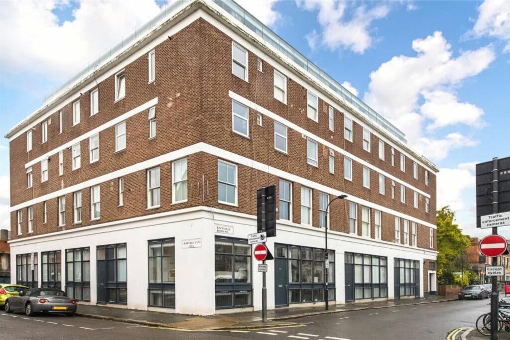Fulham Townhouse, 2 Baths, Parking, Breakfast London