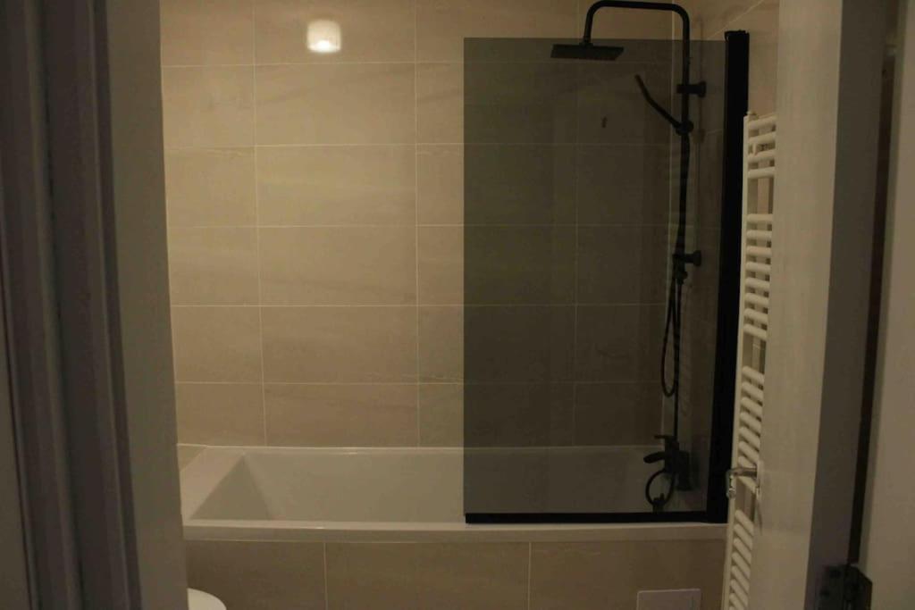 3-apartment Complex For Large Group Bookings. *