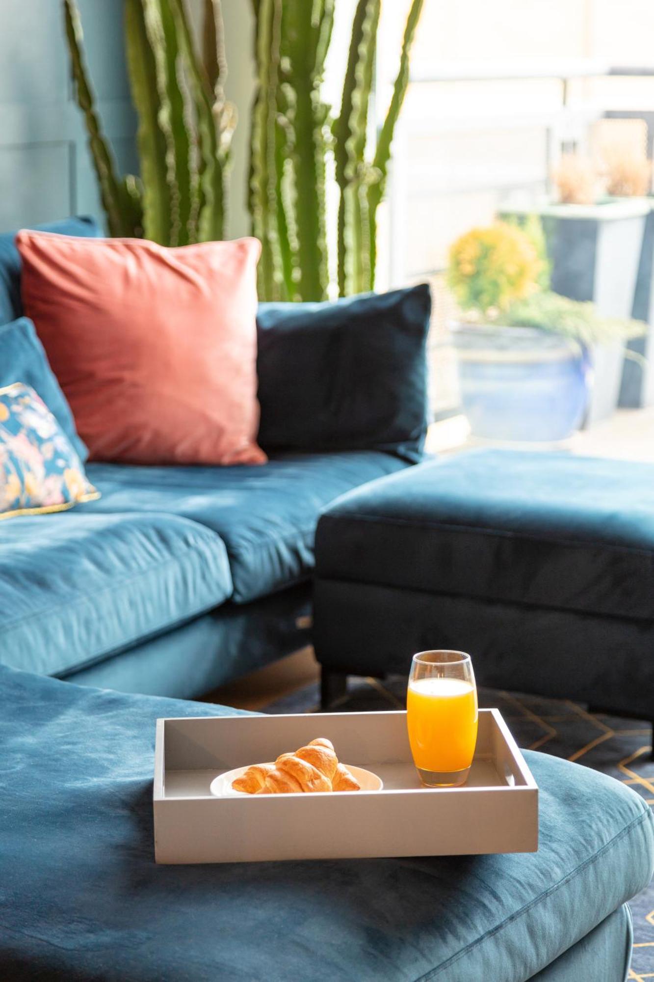 Excel, O2, Canary Wharf, Airport - Free Parking * London